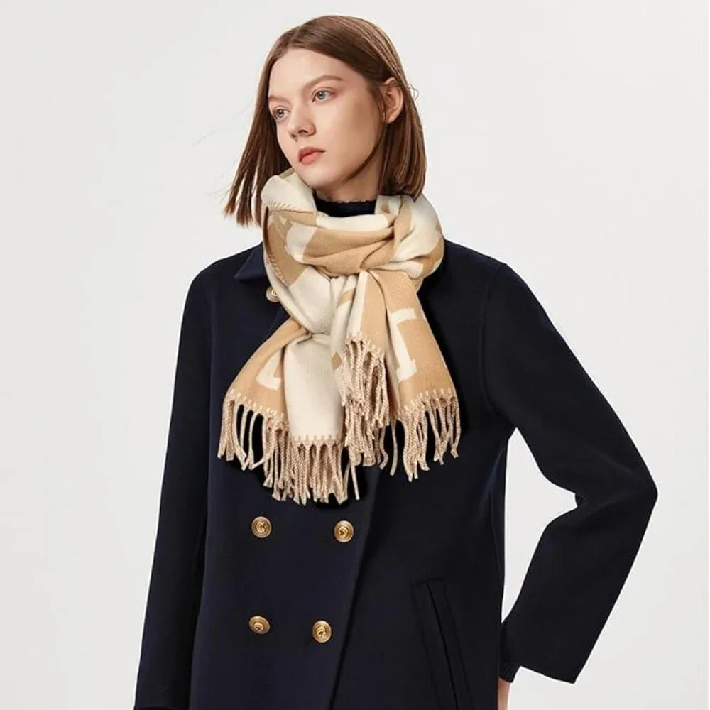 Neiman Marcus Luxury Equestrian Pashmina Silky Shawl Wrap - Picture 2 of 5